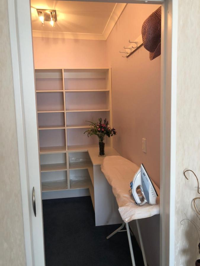 A Cozy Room With It'S Own Privacy Upper Hutt Exterior photo